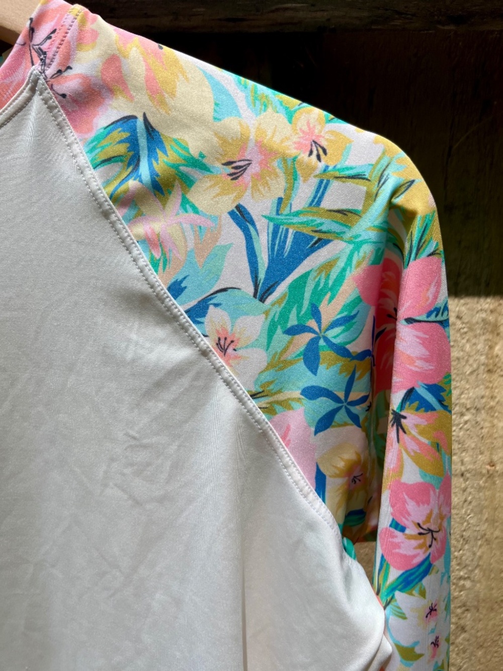 Billabong Rash Guard - Picture 2 of 4